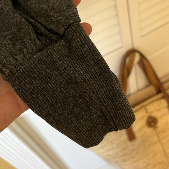 Mango gray turtle neck. - Picture 6 of 8